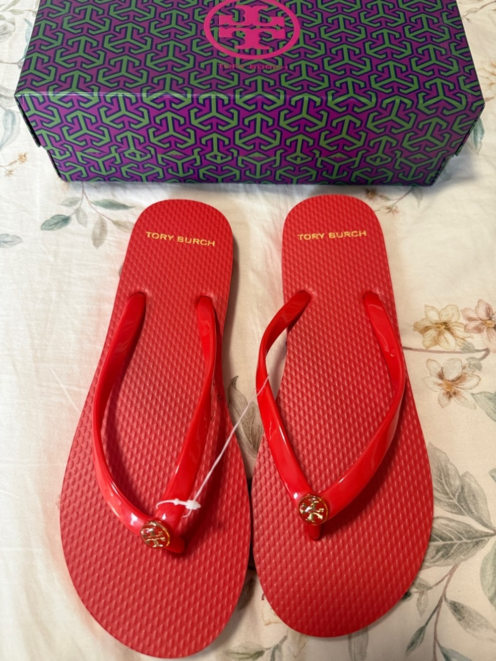 Tory Burch Patent Logo Flip Flops( 🩴 brand new )